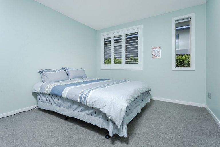 Photo of property in 8 Hornbill Drive, Fairview Heights, Auckland, 0632