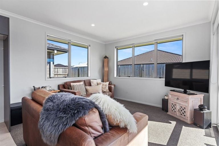 Photo of property in 10 Oka Street, Papamoa Beach, Papamoa, 3118