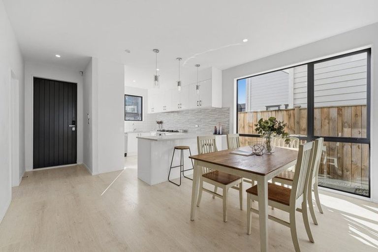 Photo of property in 9 Pihoihoi Place, Hobsonville, Auckland, 0616