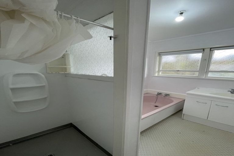 Photo of property in 36 Woodside Avenue, Northcote, Auckland, 0627