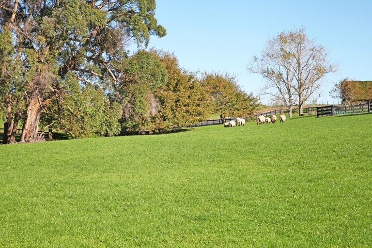 Photo of property in 10 Bryant Road, Karaka, Papakura, 2580