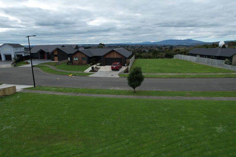 Photo of property in 65 Vaucluse Heights, Fitzherbert, Palmerston North, 4410