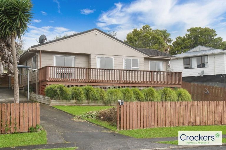 Photo of property in 21 Edgware Road, West Harbour, Auckland, 0618
