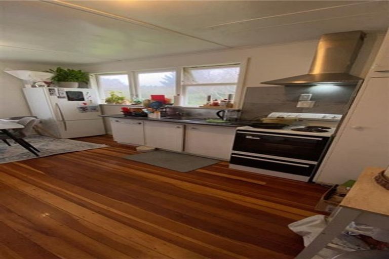 Photo of property in 60 Tremewan Street, Tawa, Wellington, 5028