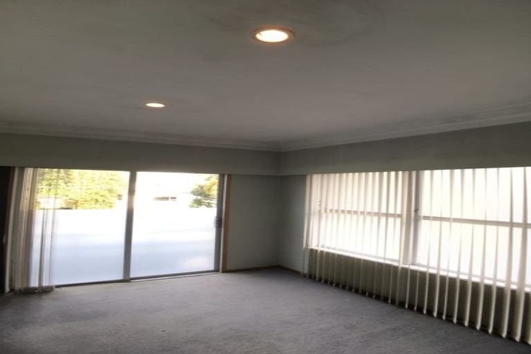 Photo of property in 38 Beaubank Road, Kelston, Auckland, 0602