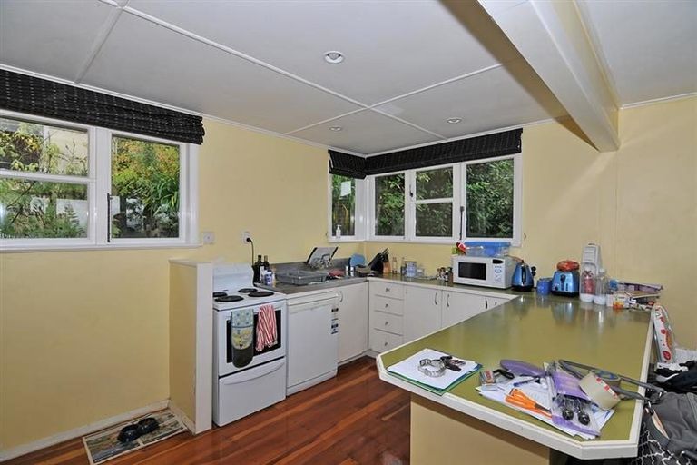 Photo of property in 16 Greer Crescent, Tawa, Wellington, 5028
