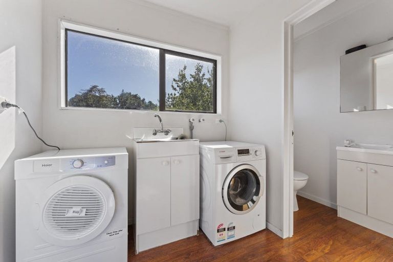 Photo of property in 28 Heathcote Place, Fitzherbert, Palmerston North, 4410