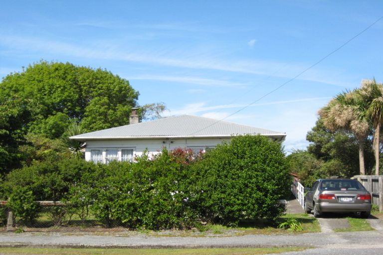 Photo of property in 19 Russell Street, Westport, 7825