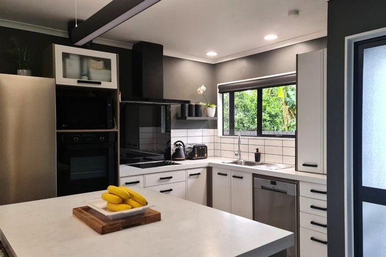 Photo of property in 4 Nadine Place, Mangere Bridge, Auckland, 2022