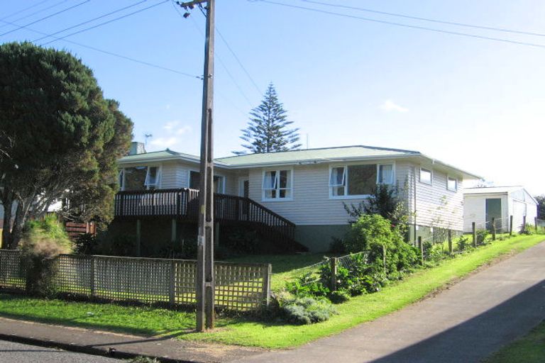 Photo of property in 11 Whitley Crescent, Otara, Auckland, 2023