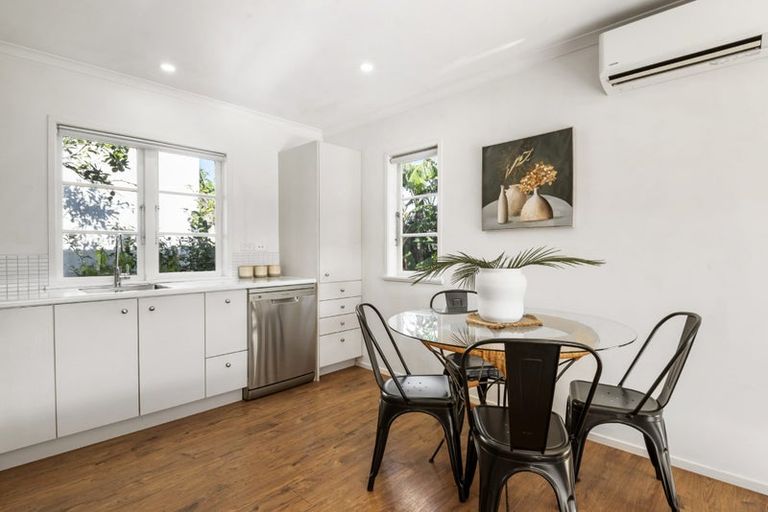 Photo of property in 7a Nelson Avenue, Northcote Point, Auckland, 0627