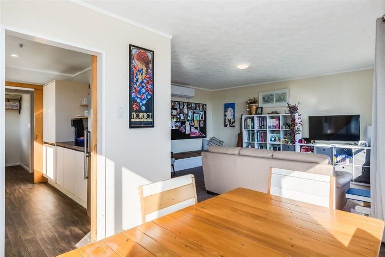 Photo of property in 2b Whanake Street, Titahi Bay, Porirua, 5022