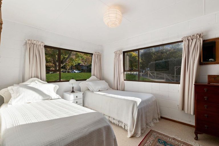 Photo of property in 10 Heuchan Lane, Wanaka, 9305