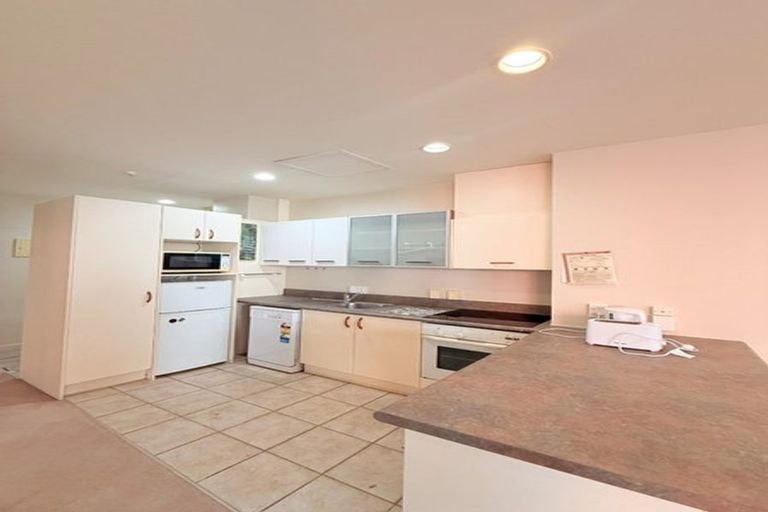 Photo of property in Terrace Tower Apartments, 8b/126 The Terrace, Wellington Central, Wellington, 6011