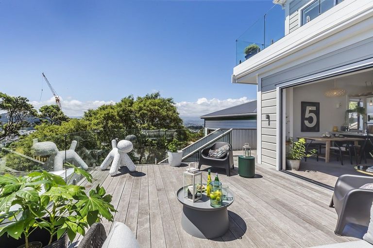 Photo of property in 10 Dorking Road, Brooklyn, Wellington, 6021