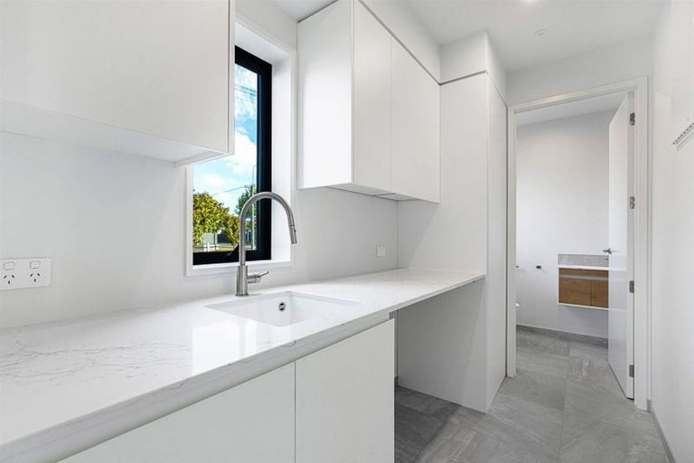 Photo of property in 1a Mcfaddens Road, St Albans, Christchurch, 8052