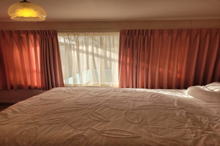 Photo of property in 15 Tiki Street, New Lynn, Auckland, 0600