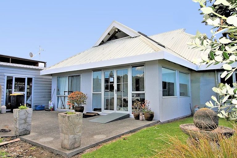 Photo of property in 15 Moray Place, Whiritoa, Whangamata, 3691