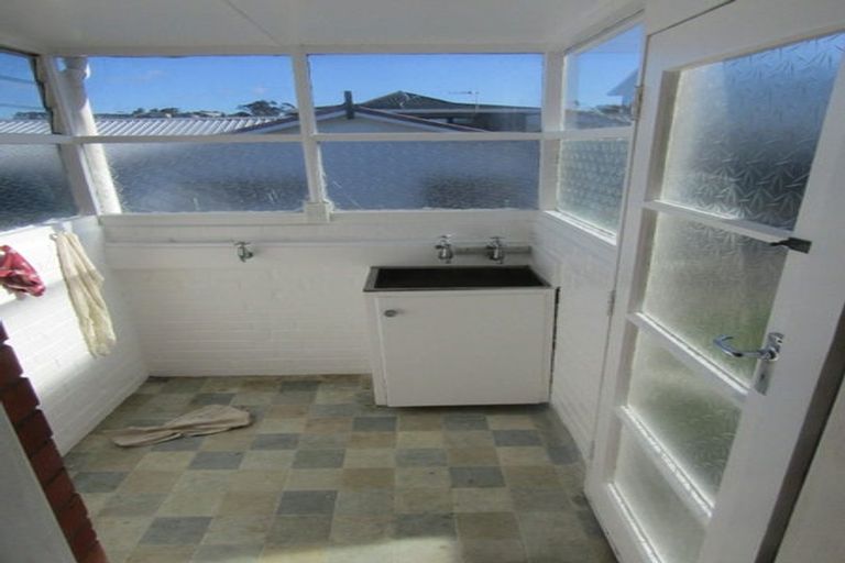 Photo of property in 2/24 Knights Road, Rothesay Bay, Auckland, 0630
