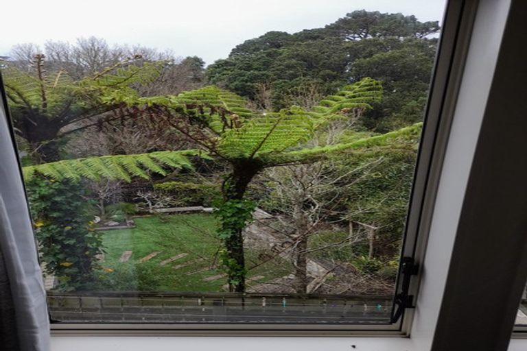 Photo of property in 2/85 Garden Road, Northland, Wellington, 6012