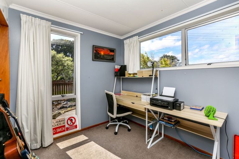Photo of property in 4 Holloway Road, Omata, New Plymouth, 4374