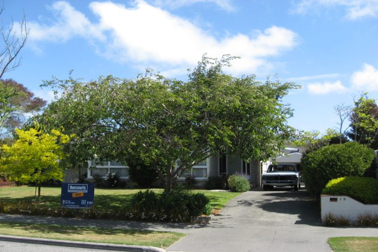 Photo of property in 19 Talltree Avenue, Avonhead, Christchurch, 8042