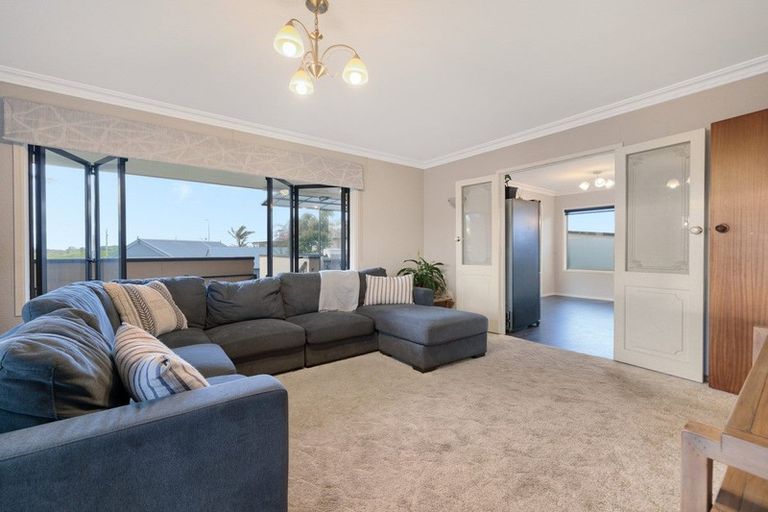 Photo of property in 71 Dickson Road, Papamoa Beach, Papamoa, 3118