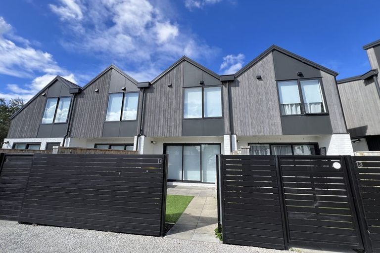 Photo of property in 7/12 Tawa Road, Te Atatu Peninsula, Auckland, 0610