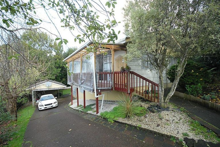 Photo of property in 25 Trias Road, Totara Vale, Auckland, 0629