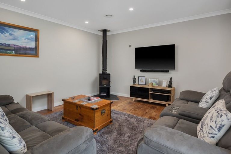 Photo of property in 6a Huia Street, Waikawa, Picton, 7220