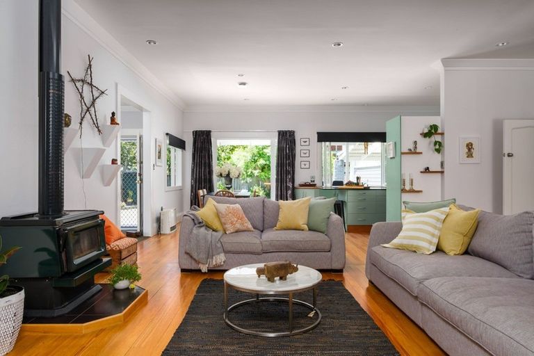 Photo of property in 11 Haronga Road, Inner Kaiti, Gisborne, 4010