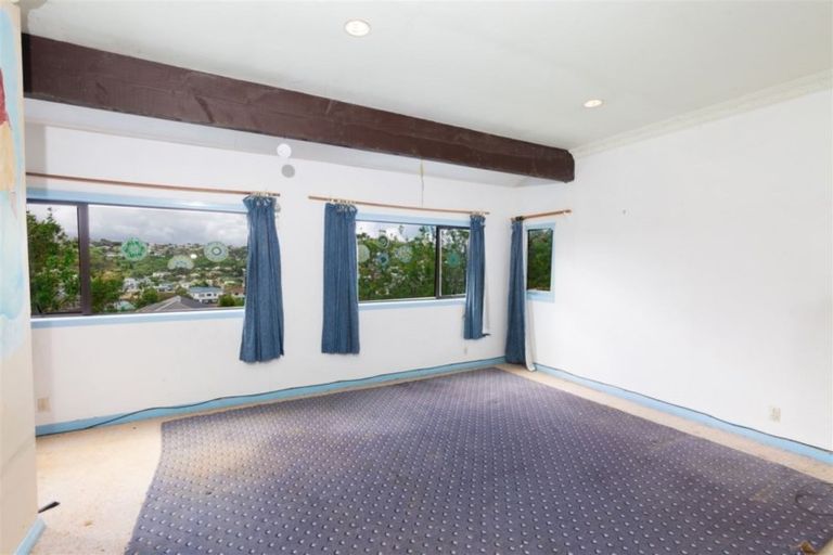 Photo of property in 18 Monowai Road, Johnsonville, Wellington, 6037