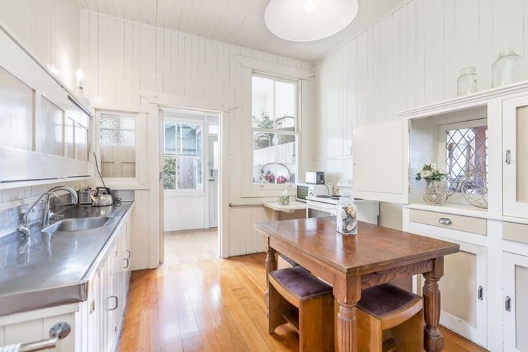 Photo of property in 6 Hamana Street, Narrow Neck, Auckland, 0622