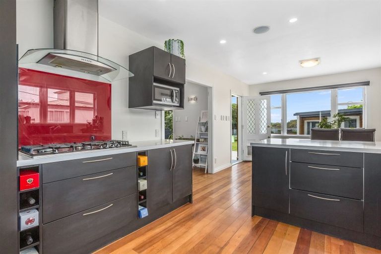 Photo of property in 23 Paekakariki Hill Road, Pauatahanui, Porirua, 5381