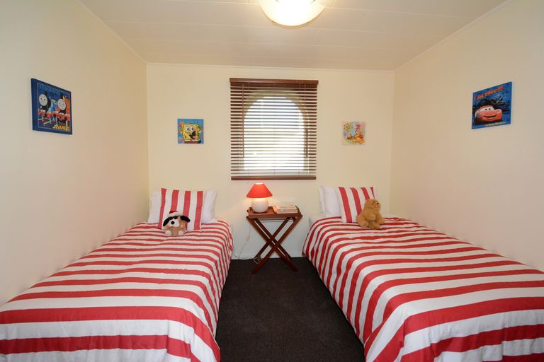 Photo of property in 46 Pioneer Crescent, Helensburgh, Dunedin, 9010