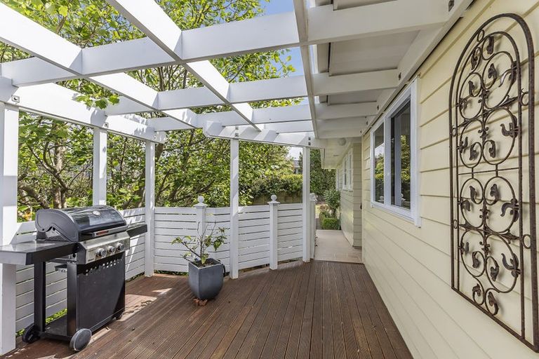 Photo of property in 28 Bartlett Grove, Tawa, Wellington, 5028