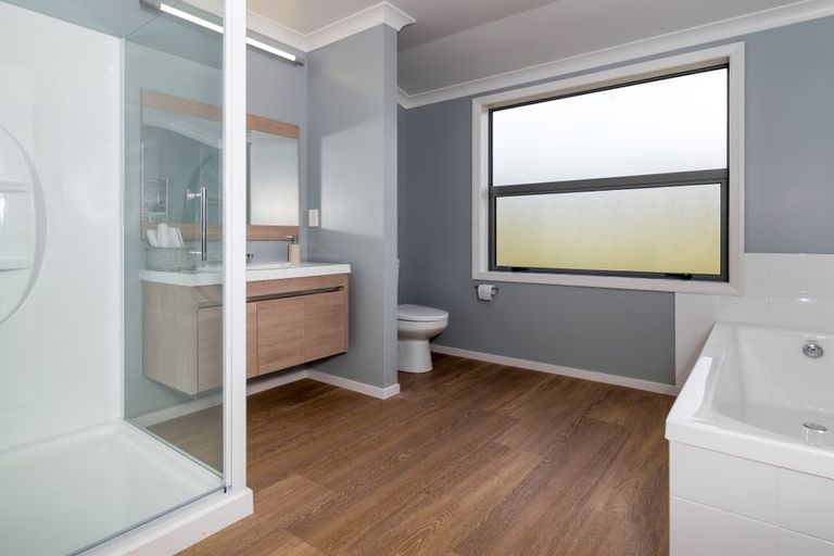 Photo of property in 111 Kenrigg Road, Kinloch, Taupo, 3377