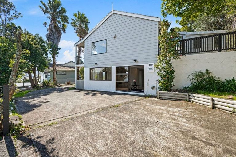 Photo of property in 9 Sungrove Rise, Sunnyvale, Auckland, 0612