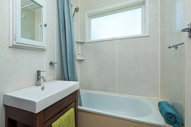 Photo of property in 112 Cargill Street, Papakura, 2110