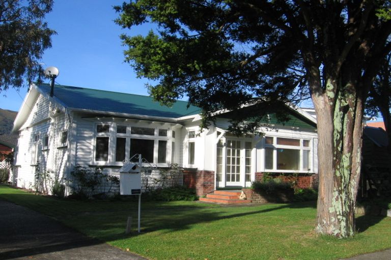 Photo of property in 62 Totara Crescent, Woburn, Lower Hutt, 5011