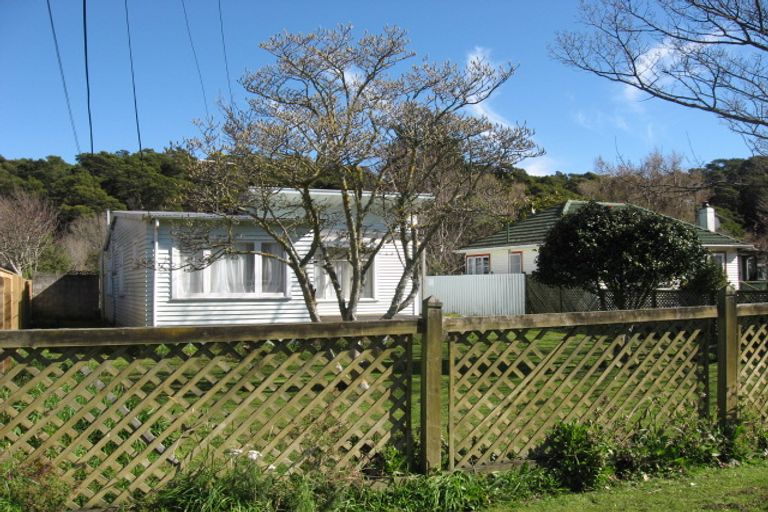 Photo of property in 46 Dover Road, Wainuiomata, Lower Hutt, 5014