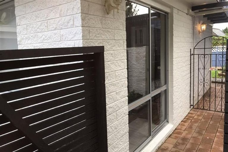 Photo of property in 2/23 Beach Road, Pahurehure, Papakura, 2113