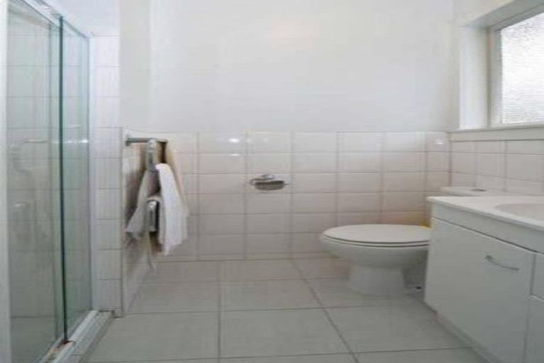 Photo of property in 13a Irirangi Road, Greenlane, Auckland, 1061