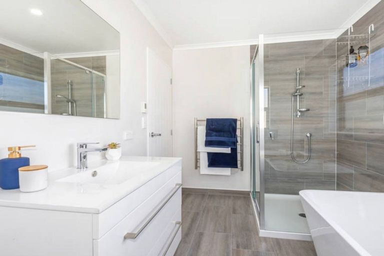 Photo of property in 27 Waitaria Terrace, Aotea, Porirua, 5024