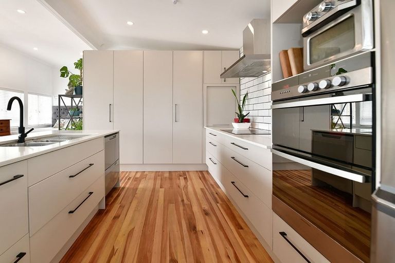 Photo of property in 1339 Whangaparaoa Road, Army Bay, Whangaparaoa, 0930