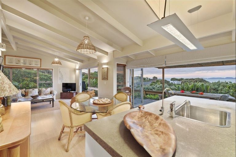 Photo of property in 8a Wairahi Road, Langs Beach, Waipu, 0582