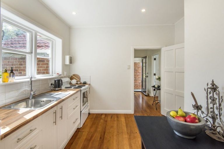 Photo of property in 9a Kerr Street, Devonport, Auckland, 0624