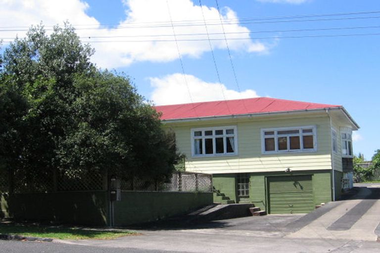 Photo of property in 2 Oak Street, Royal Oak, Auckland, 1023