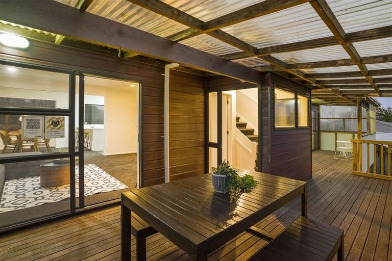 Photo of property in 1/81 Carlisle Road, Torbay, Auckland, 0632