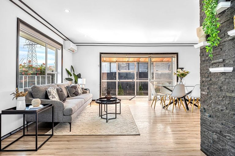 Photo of property in 15 Boston Avenue, Hornby, Christchurch, 8042